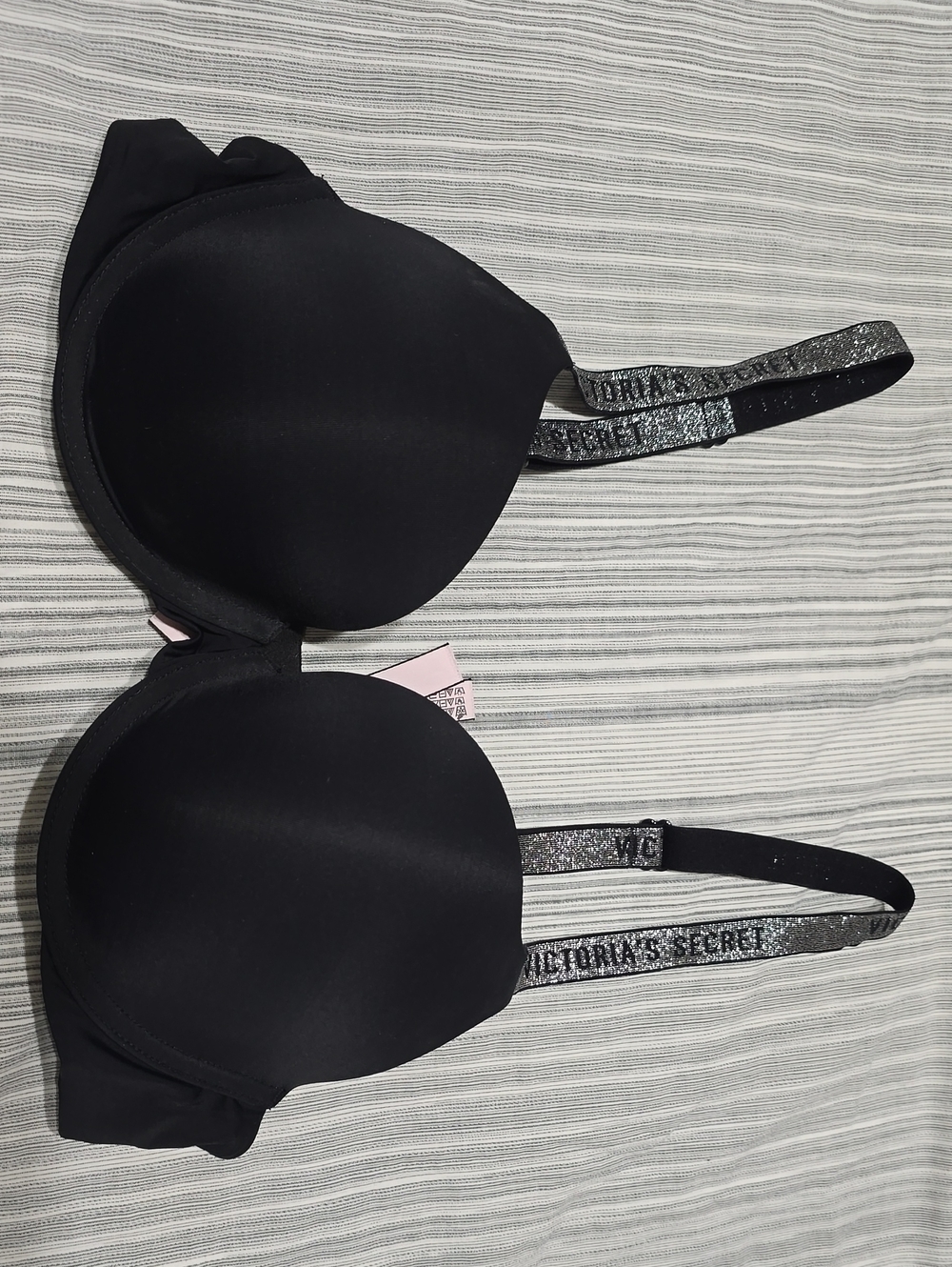 Victoria's Secret Black Smooth Molded T-Shirt Bra with Glitter Straps